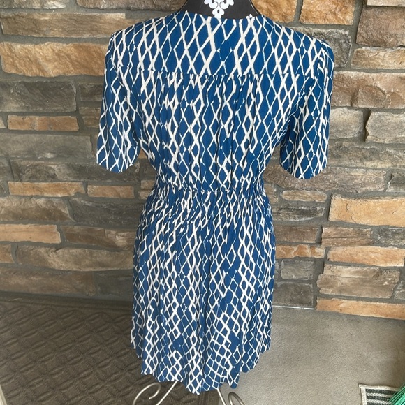 Short sleeve dress - Picture 2 of 8